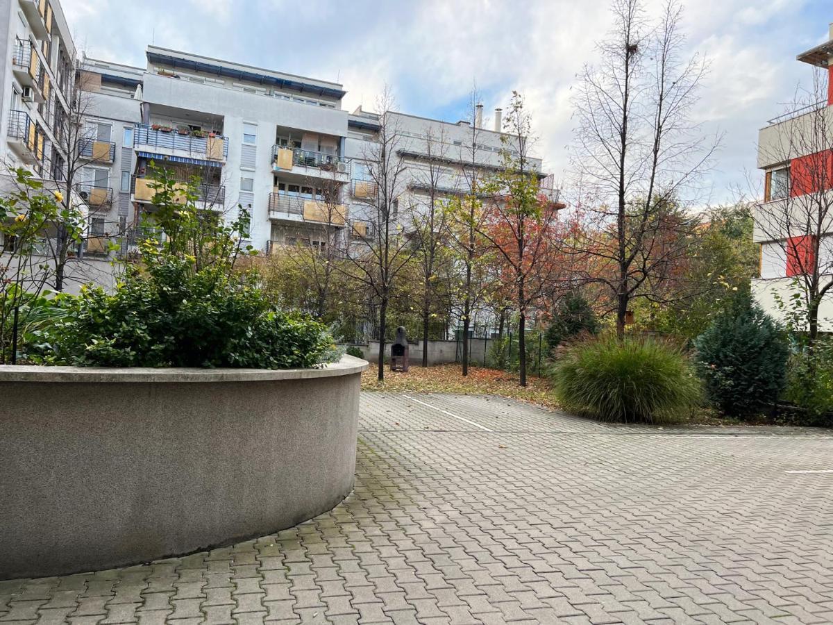 Center Budget Apartment Inside Free Parking Self Check-In Free Streaming Ac Balcony Budapest Luaran gambar